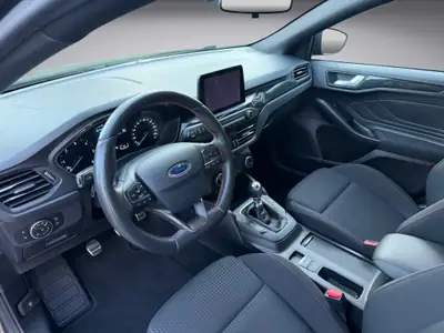 Ford Focus 2.0 TDCi ST Line — Diesel performant, entretien complet, équipements premium — Miniatura 9