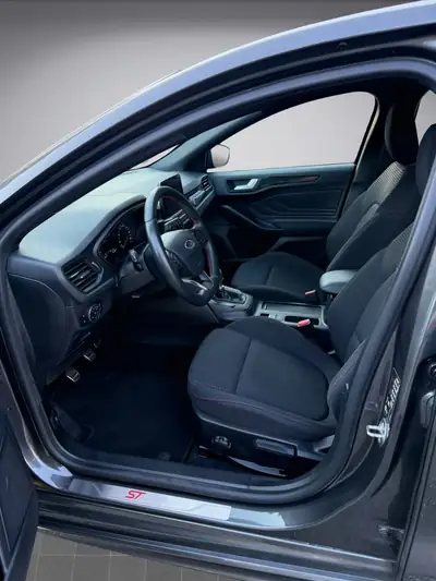 Ford Focus 2.0 TDCi ST Line — Diesel performant, entretien complet, équipements premium — Miniatura 10