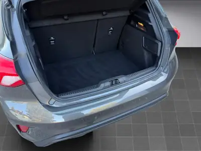 Ford Focus 2.0 TDCi ST Line — Diesel performant, entretien complet, équipements premium — Miniatura 18