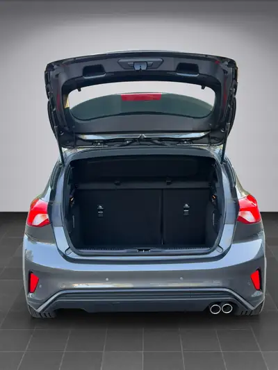 Ford Focus 2.0 TDCi ST Line — Diesel performant, entretien complet, équipements premium — Miniatura 17