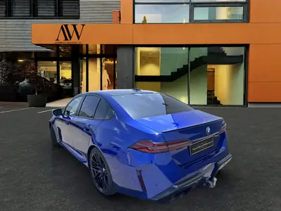 BMW M5 xDrive 2026 — Berline haute performance hybride rechargeable, seulement 6500 km — cruscotto