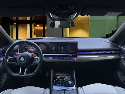BMW M5 xDrive 2026 — Berline haute performance hybride rechargeable, seulement 6500 km — Miniatura 18