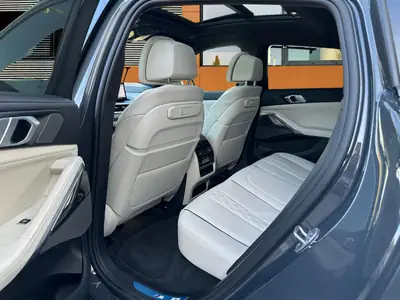 BMW X6 M60i M Sport Pro 2025 — SUV coupé haute performance, 530 ch, seulement 6500 km — Miniature 9