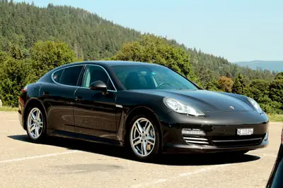 Porsche Panamera 4.8 V8 4S PDK — Gran turismo sportif, 400 ch et transmission intégrale — Außenansicht