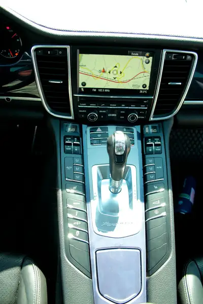 Porsche Panamera 4.8 V8 4S PDK — Gran turismo sportif, 400 ch et transmission intégrale — Miniatur 7
