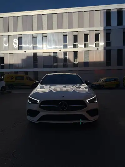 Mercedes-Benz CLA 200 — Coupé élégant, faible kilométrage, essence économique — exterior view