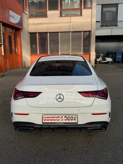 Mercedes-Benz CLA 200 — Coupé élégant, faible kilométrage, essence économique — rear view