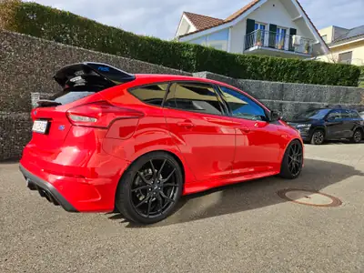 Ford Focus 2.3 EcoBoost RS+ Race Red Edition — Sportive 350 ch, kilométrage faible — exterior view