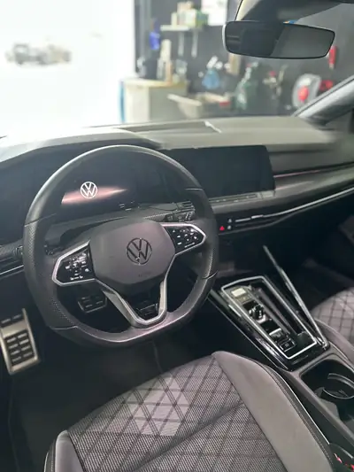 VW Golf 1.5 eTSI R-Line 75 Edition DSG — Hybride léger performant et économe — tableau de bord