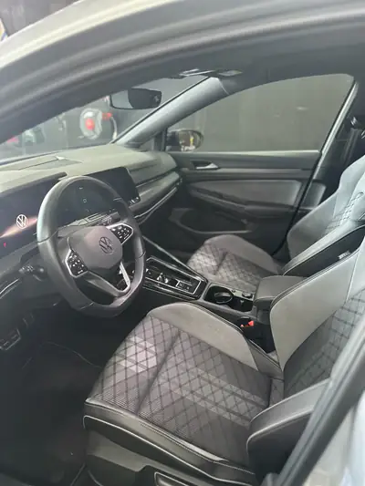 VW Golf 1.5 eTSI R-Line 75 Edition DSG — Hybride léger performant et économe — détail
