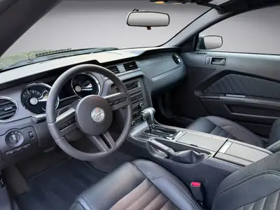 Ford Mustang 3.7 V6 Coupé — Muscle-car américain, frais du service et MFK — Miniatur 9