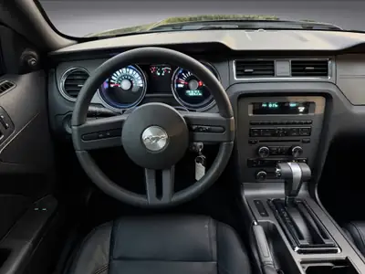 Ford Mustang 3.7 V6 Coupé — Muscle-car américain, frais du service et MFK — Miniatur 8