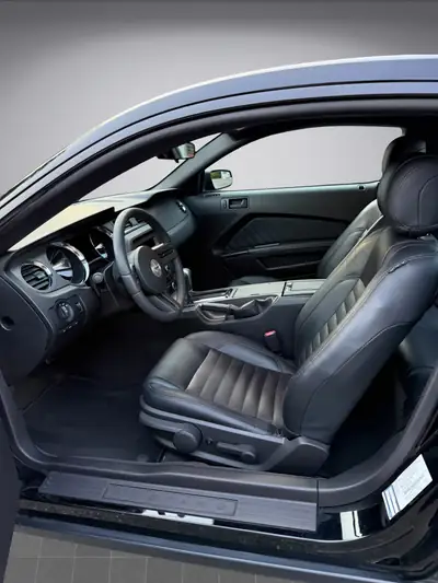 Ford Mustang 3.7 V6 Coupé — Muscle-car américain, frais du service et MFK — Miniatur 10