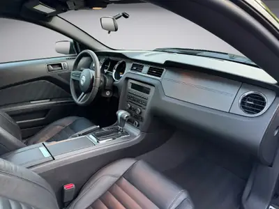 Ford Mustang 3.7 V6 Coupé — Muscle-car américain, frais du service et MFK — Miniatur 14