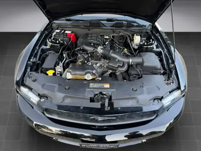 Ford Mustang 3.7 V6 Coupé — Muscle-car américain, frais du service et MFK — Miniatur 16