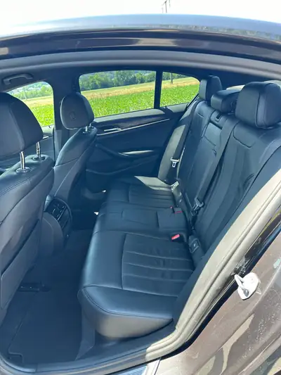 BMW 520d xDrive — Berline premium diesel, faible kilométrage et traction intégrale — Miniature 7