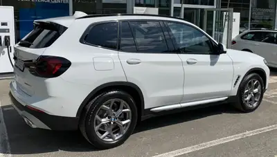 BMW X3 xDrive20d — SUV premium diesel, 50 000 km seulement — exterior view