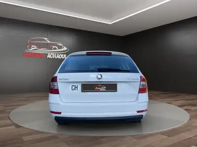 Skoda Octavia Combi 2.0 TDI — Monospace familial fiable, 132 000 km, sans sinistre — Armaturenbrett