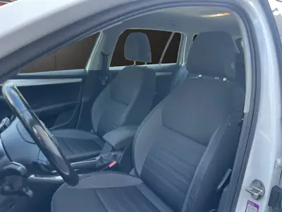 Skoda Octavia Combi 2.0 TDI — Monospace familial fiable, 132 000 km, sans sinistre — Miniatur 9