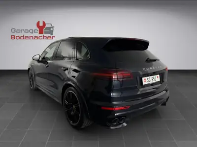 Porsche Cayenne S Diesel GTS — SUV premium V8, service frais, faible consommation — interni