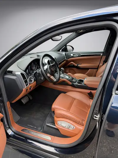 Porsche Cayenne S Diesel GTS — SUV premium V8, service frais, faible consommation — Miniatura 8