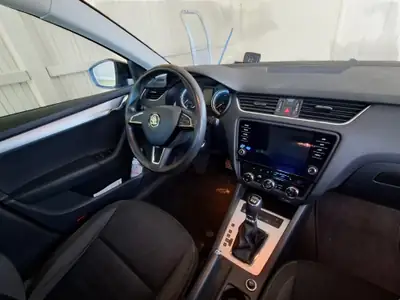 Skoda Octavia 2.0 TDI 150 4×4 — Break robuste, boîte Mecatronic neuve, expertisé — Innenraum