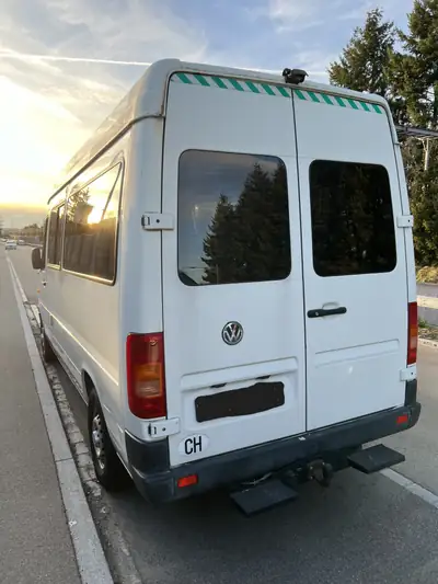VW LT 2.5 TDI — Utilitaire spacieux, 12 places, moteur fiable — côté