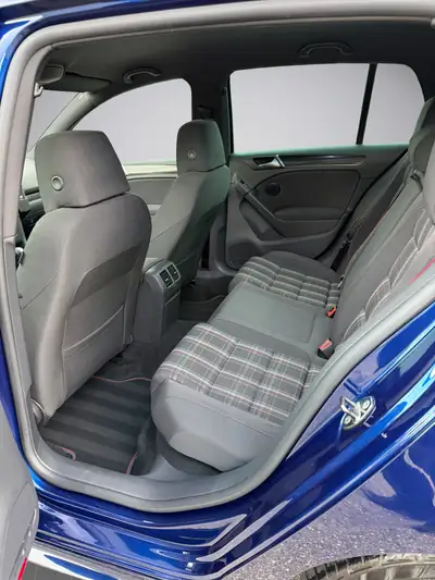 VW Golf 2.0 TSI GTI Edition 35 — Sportive polyvalente, 235 ch et très bien équipée — Miniature 11