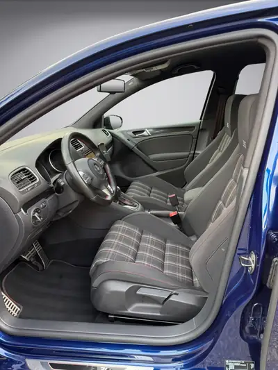 VW Golf 2.0 TSI GTI Edition 35 — Sportive polyvalente, 235 ch et très bien équipée — Miniature 10