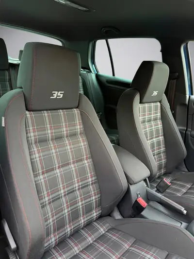 VW Golf 2.0 TSI GTI Edition 35 — Sportive polyvalente, 235 ch et très bien équipée — Miniature 14