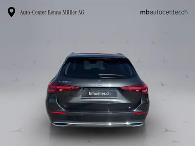Mercedes-Benz C 220 d Avantgarde Kombi — Diesel mild-hybride, 88 000 km, design premium — interni