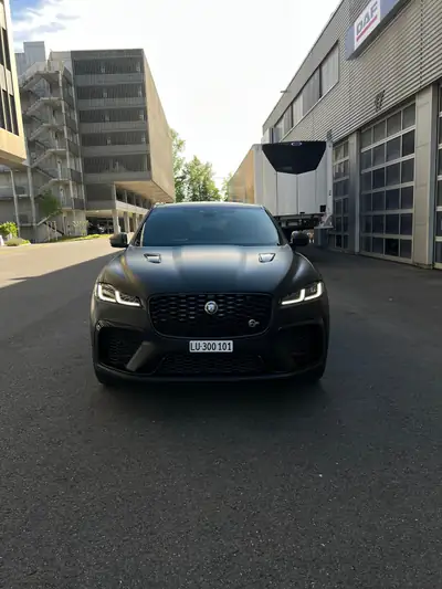 Jaguar F-Pace 5.0 V8 SVR AWD — Le SUV britannique haute performance, 84'000 km — Außenansicht