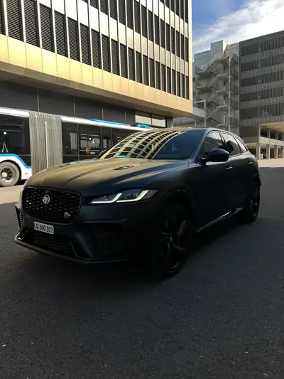 Jaguar F-Pace 5.0 V8 SVR AWD — Le SUV britannique haute performance, 84'000 km — Heckansicht
