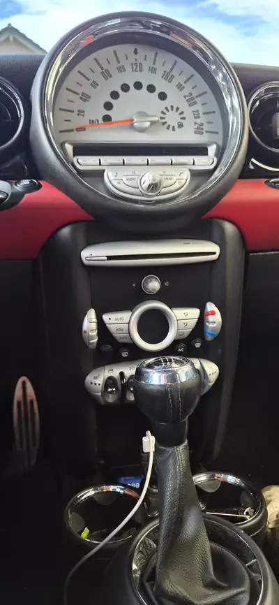 MINI Cooper S 1.6i — Trois portes sportive, moteur turbo 175 ch, entretien récent — Detail