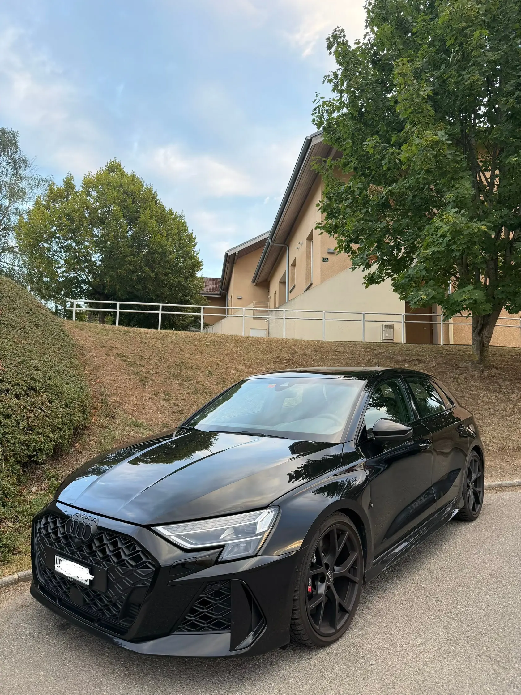 Audi RS3 Sportback 2.5 TFSI — 400 ch, design noir intégral, performances extrêmes