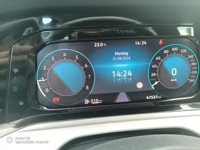 VW Golf 1.5 TSI Live — Berline essence dynamique, 47 500 km, garantie constructeur — cruscotto