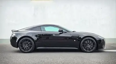 Aston Martin V12 Vantage S Sportshift — Coupé sport britannique, 573 ch, quasi neuf — cruscotto