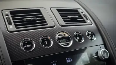 Aston Martin V12 Vantage S Sportshift — Coupé sport britannique, 573 ch, quasi neuf — Miniatura 9