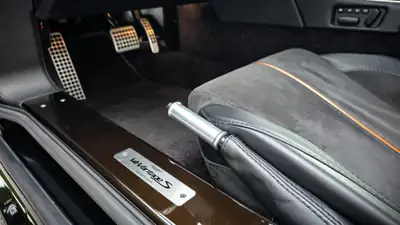 Aston Martin V12 Vantage S Sportshift — Coupé sport britannique, 573 ch, quasi neuf — Miniatura 10