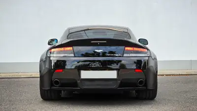 Aston Martin V12 Vantage S Sportshift — Coupé sport britannique, 573 ch, quasi neuf — Miniatura 11