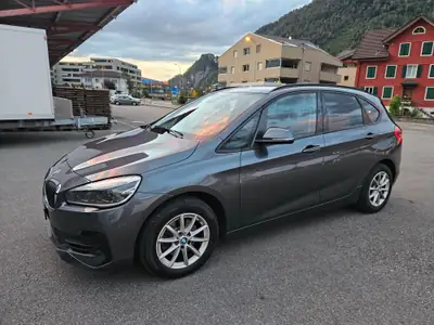 BMW 218 Active Tourer 218i — Monospace compact pratique, entretien réduit — vista esterna