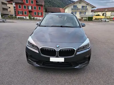 BMW 218 Active Tourer 218i — Monospace compact pratique, entretien réduit — vista posteriore