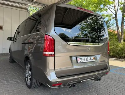 Mercedes-Benz V 250 d BlueTec — Monospace 7 places, diesel économe et échappement sport — rear view