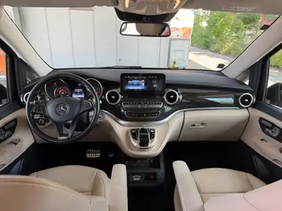 Mercedes-Benz V 250 d BlueTec — Monospace 7 places, diesel économe et échappement sport — detail