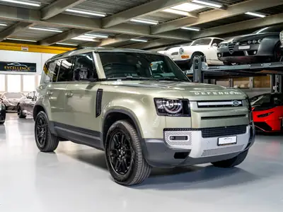 Land Rover Defender 110 3.0 D I6 250 — SUV robuste, diesel performant, 29 900 km — vista posteriore