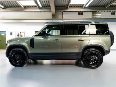 Land Rover Defender 110 3.0 D I6 250 — SUV robuste, diesel performant, 29 900 km — Miniatura 7