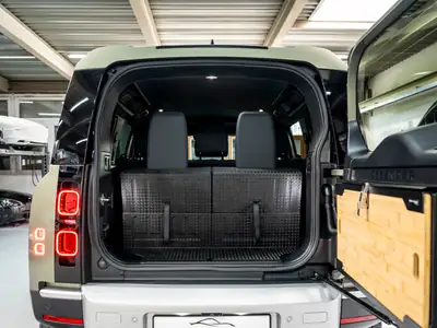 Land Rover Defender 110 3.0 D I6 250 — SUV robuste, diesel performant, 29 900 km — Miniatura 16