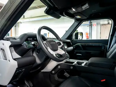 Land Rover Defender 110 3.0 D I6 250 — SUV robuste, diesel performant, 29 900 km — Miniatura 18