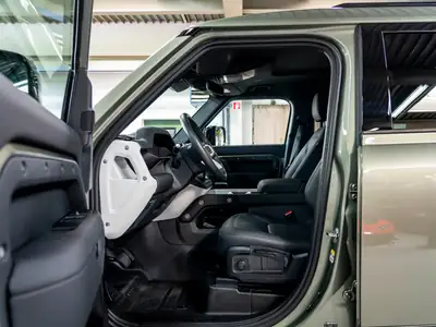 Land Rover Defender 110 3.0 D I6 250 — SUV robuste, diesel performant, 29 900 km — Miniatura 17