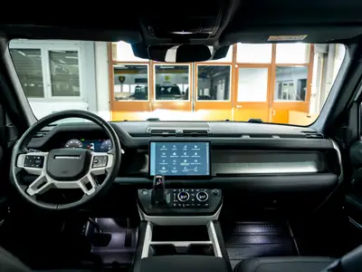 Land Rover Defender 110 3.0 D I6 250 — SUV robuste, diesel performant, 29 900 km — Miniatura 19